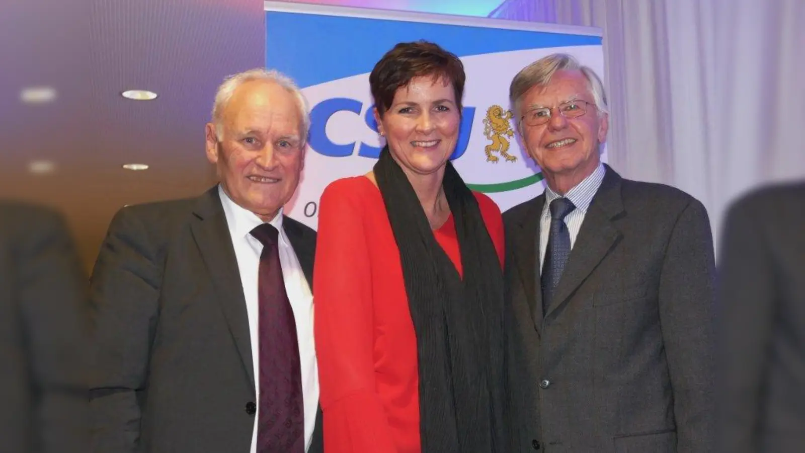 Landtagsabgeordneter Erwin Huber (links) wurde beim CSU-Neujahrsempfangin Neuried von CSU-Vorsitzender Marianna Hellhuber und CSU-Fraktionssprecher Michael Zimmermann begrüßt. (Foto: CSU Neuried/Peter Kellner)