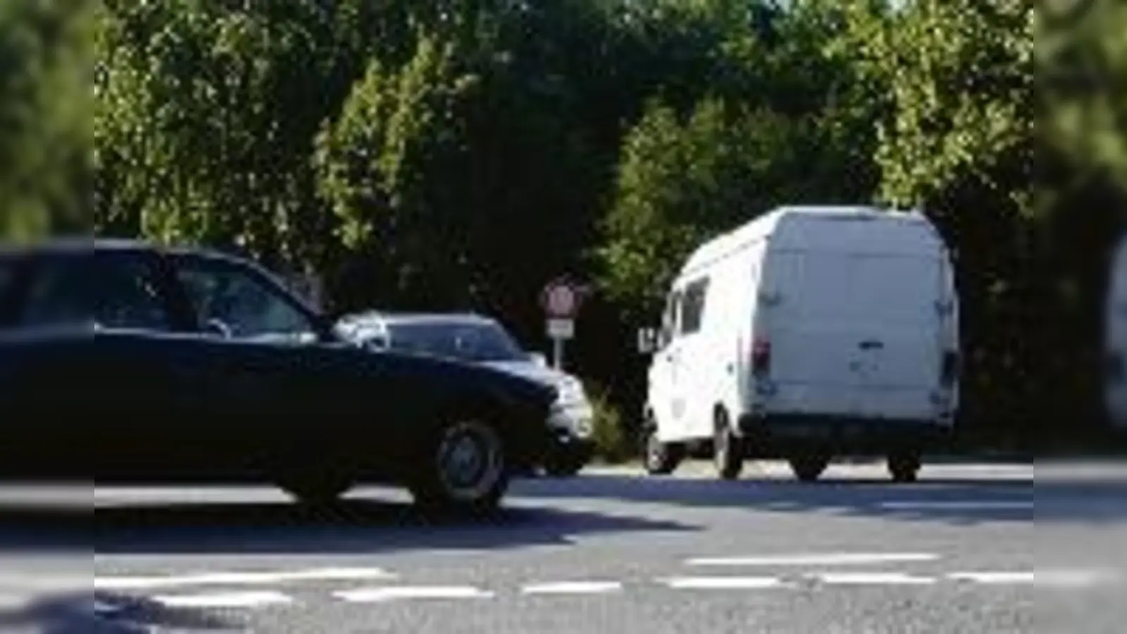 Da alle anderen Straßen für Linksabbieger von der Weltenburger Straße tabu sind, »verkürzen« viele über die Revaler Straße. Die Anwohner leiden.  (Foto: pa)