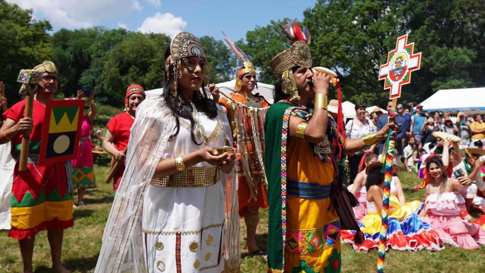 Die-Kultur-Perus-erleben-Inti-Raymi-Sonnwendfestival-im-Schl-sselgarten