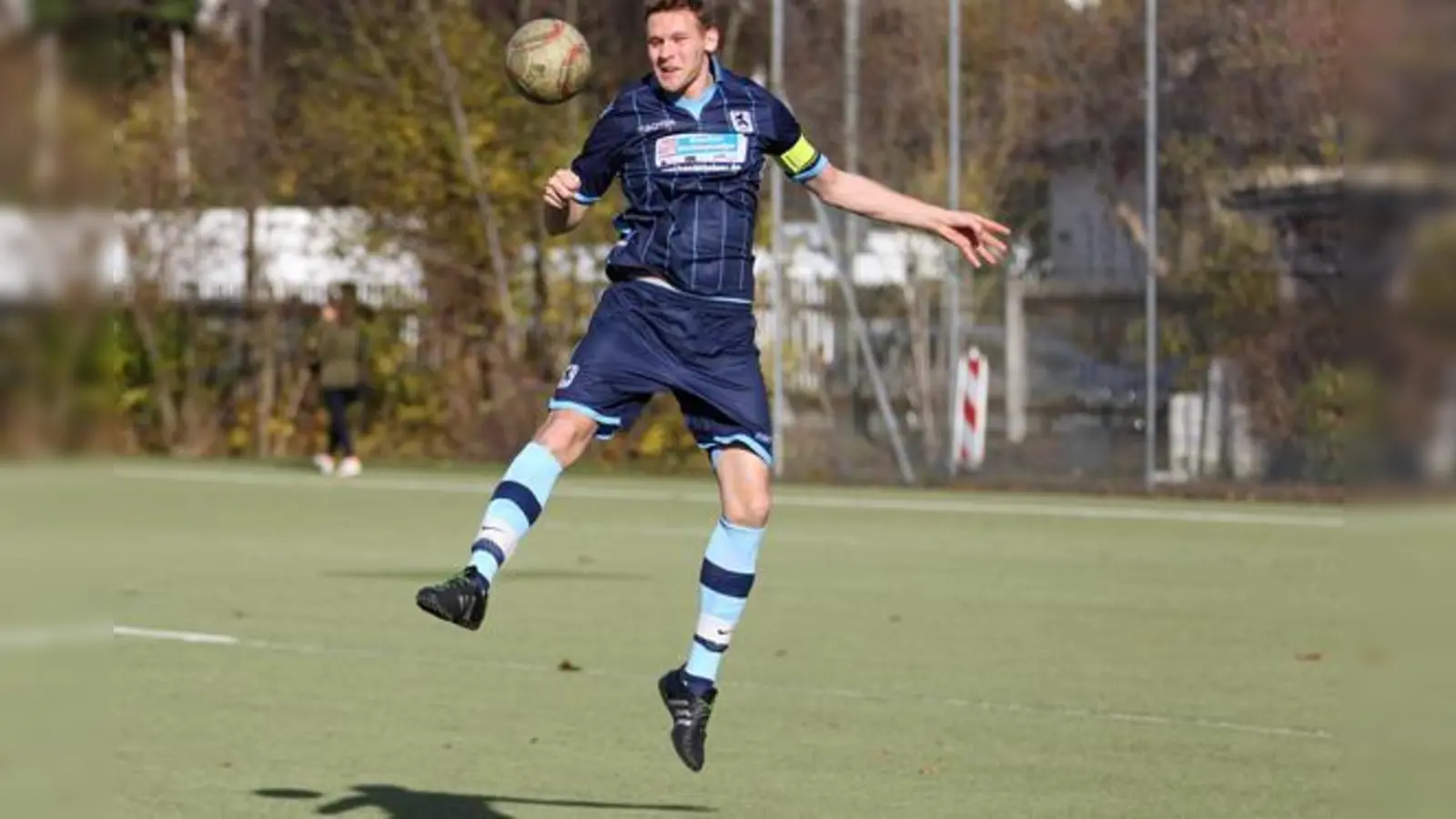 Kampf um die Meisterschaft: Innenverteidiger Florian Niggl und die Amateur-Löwen (Archivbild).  (Foto: A. Wild)