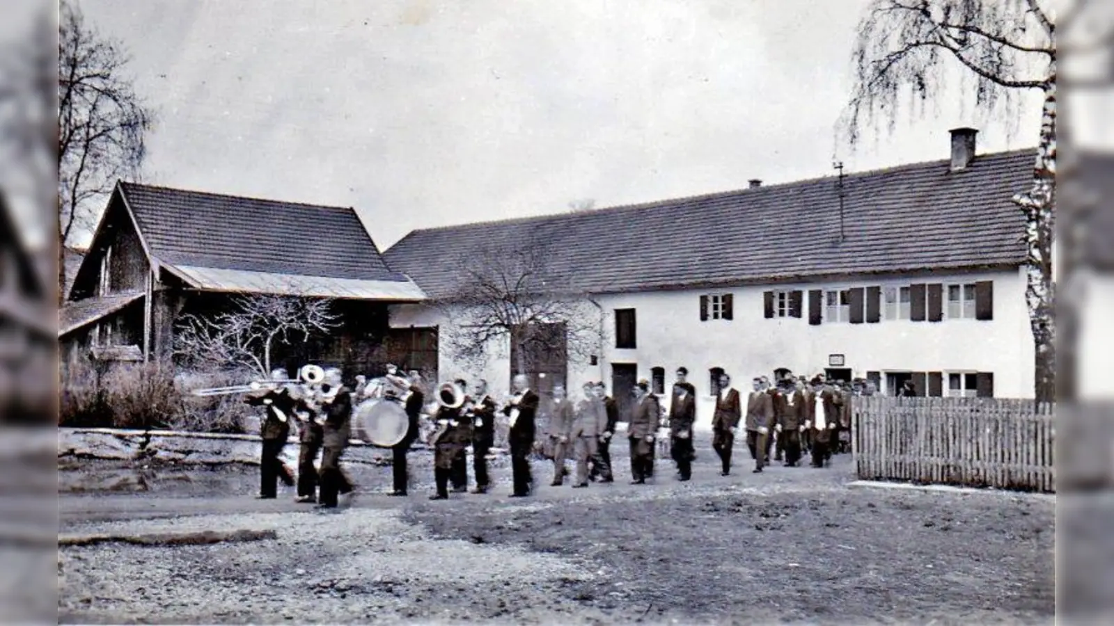 Haus 14 - Schmiedchristl: Auf dem Foto sieht man eine Prozession anlässlich einer Hochzeit (Foto: Drexler)