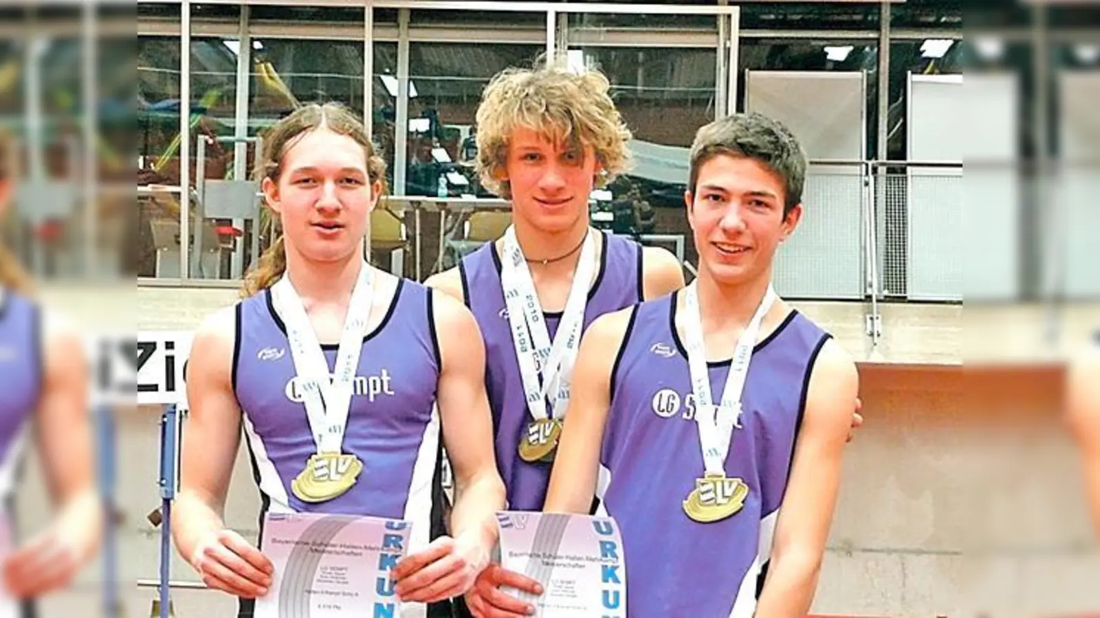 Bayerischer Meister im Hallenfünfkampf der Schüler A,  Ruben Mayer, Bayerischer Vizemeister Sven Holländer und Sebastian Dengler.   (Foto: LG Sempt)