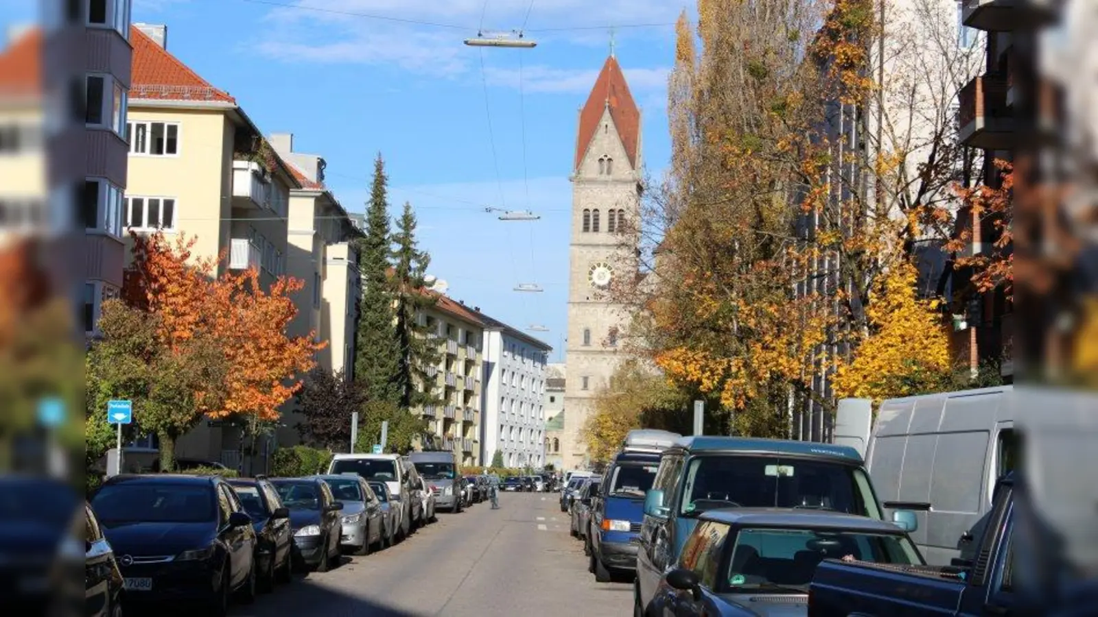 Die Erhaltungssatzung „St-Benno-Viertel“ betrifft, wie hier in der Loristraße, hauptsächlich die Maxvorstadt. Durch eine Erweiterung des Umgriffs kommen nun aber auch Straßenzüge aus Neuhausen-Nymphenburg dazu. (Foto: sb)