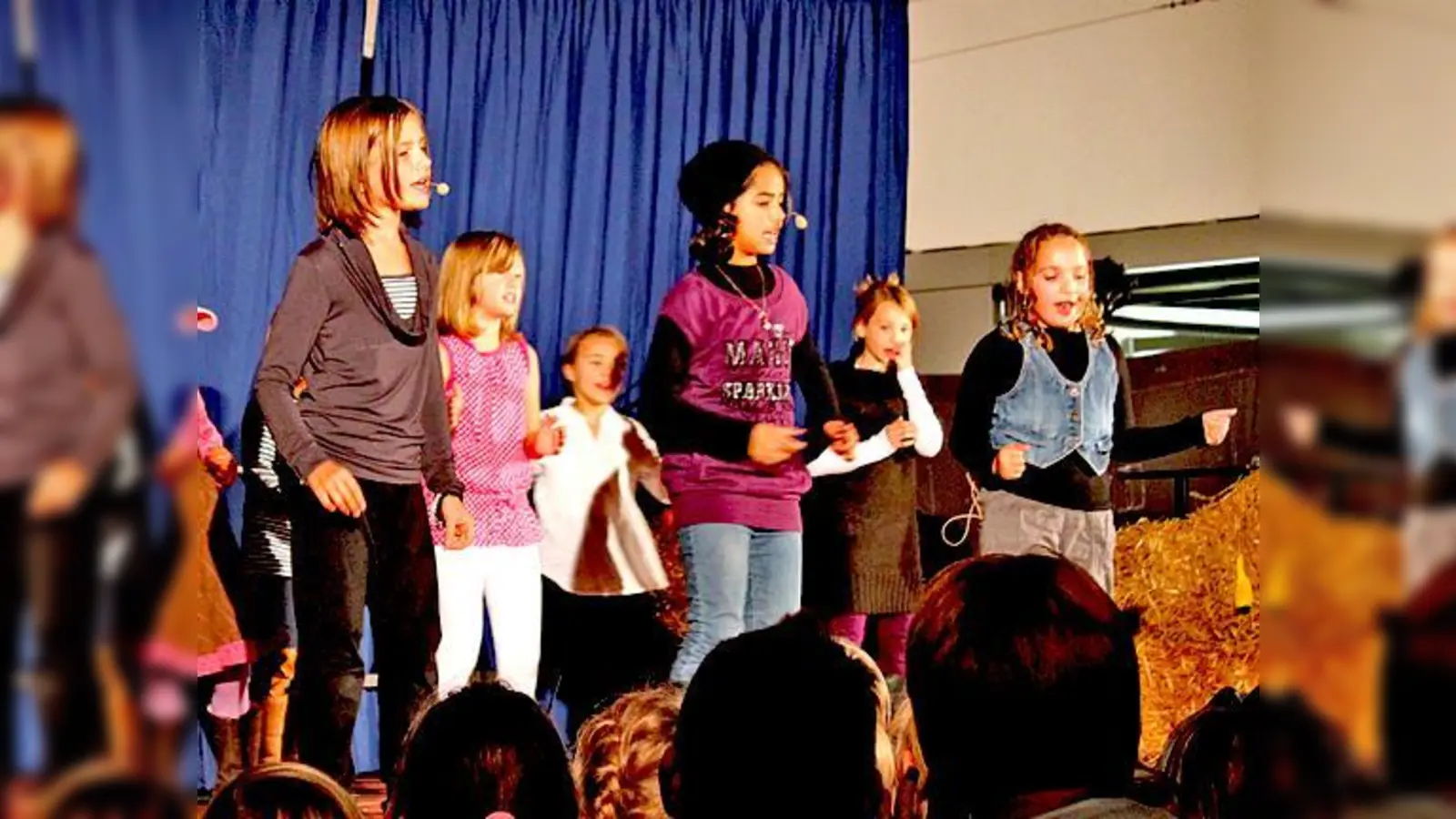 Hoffnungsvolle Gesangstalente aus dem Hort mit Nicoles Lied vom Frieden.	 (Foto: VA)