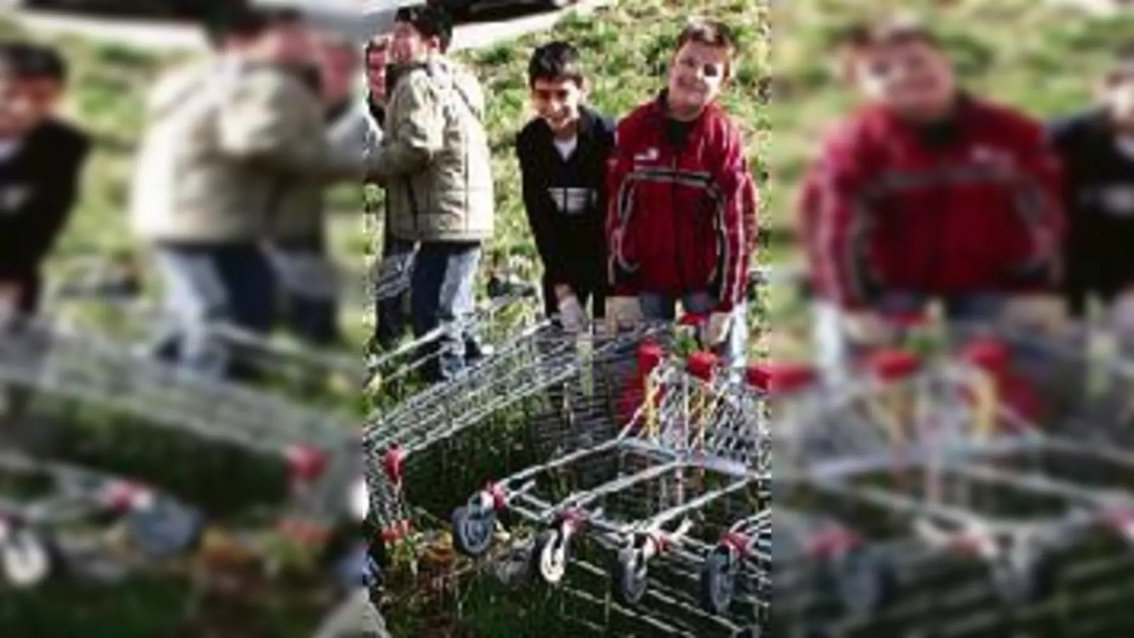 Ein Zeichen gegen das Verschmutzen: Die Kinder aus allen Kontinenten packen an, um für ein bisschen mehr Sauberkeit zu sorgen.  (Foto: gf)