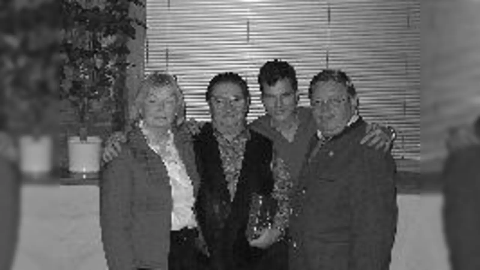 Auf  (Foto: Herbert Frankenhauser mit Mitarbeiterin Hella Hallberg (links) und die Mitreisenden Martin Freundl (Mitte) und Markus Zissernig (hinten).)