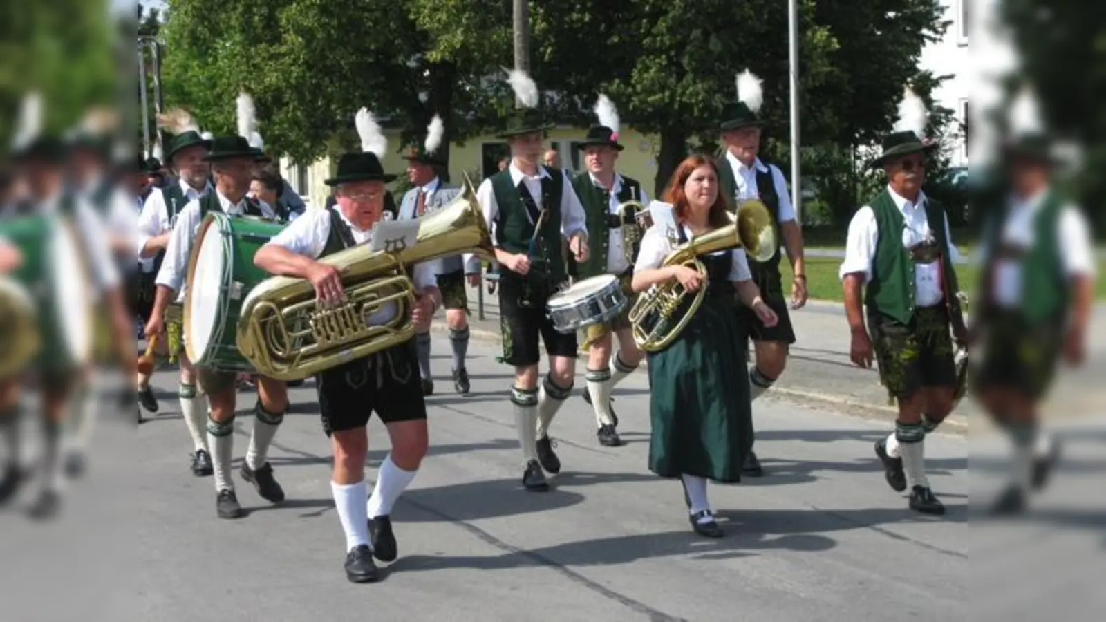 Ob drinnen oder draußen, die Lerchenauer Tanzlmusik hat sich einen Namen gemacht. 	 (Foto: VA)