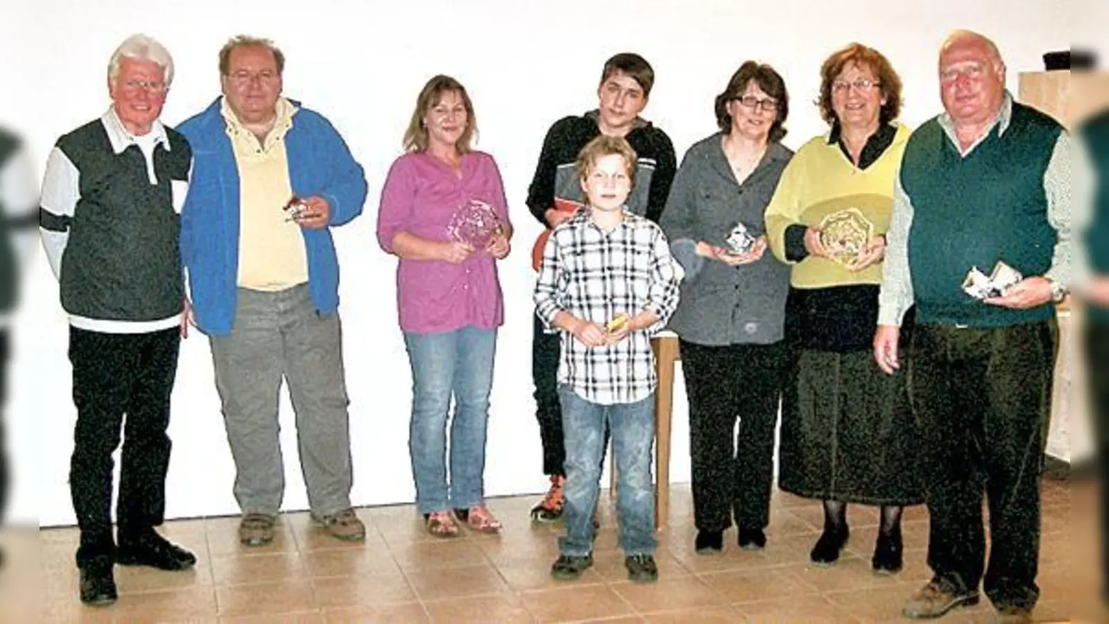 Die Gewinner mit den Voständen der Eigenheimervereinigung und der Kriegerkameradschaft.	 (Foto: VA)