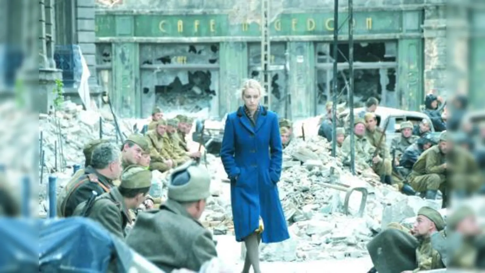 Anonyma (Nina Hoss) im zerstörten Berlin. (Foto: pi)