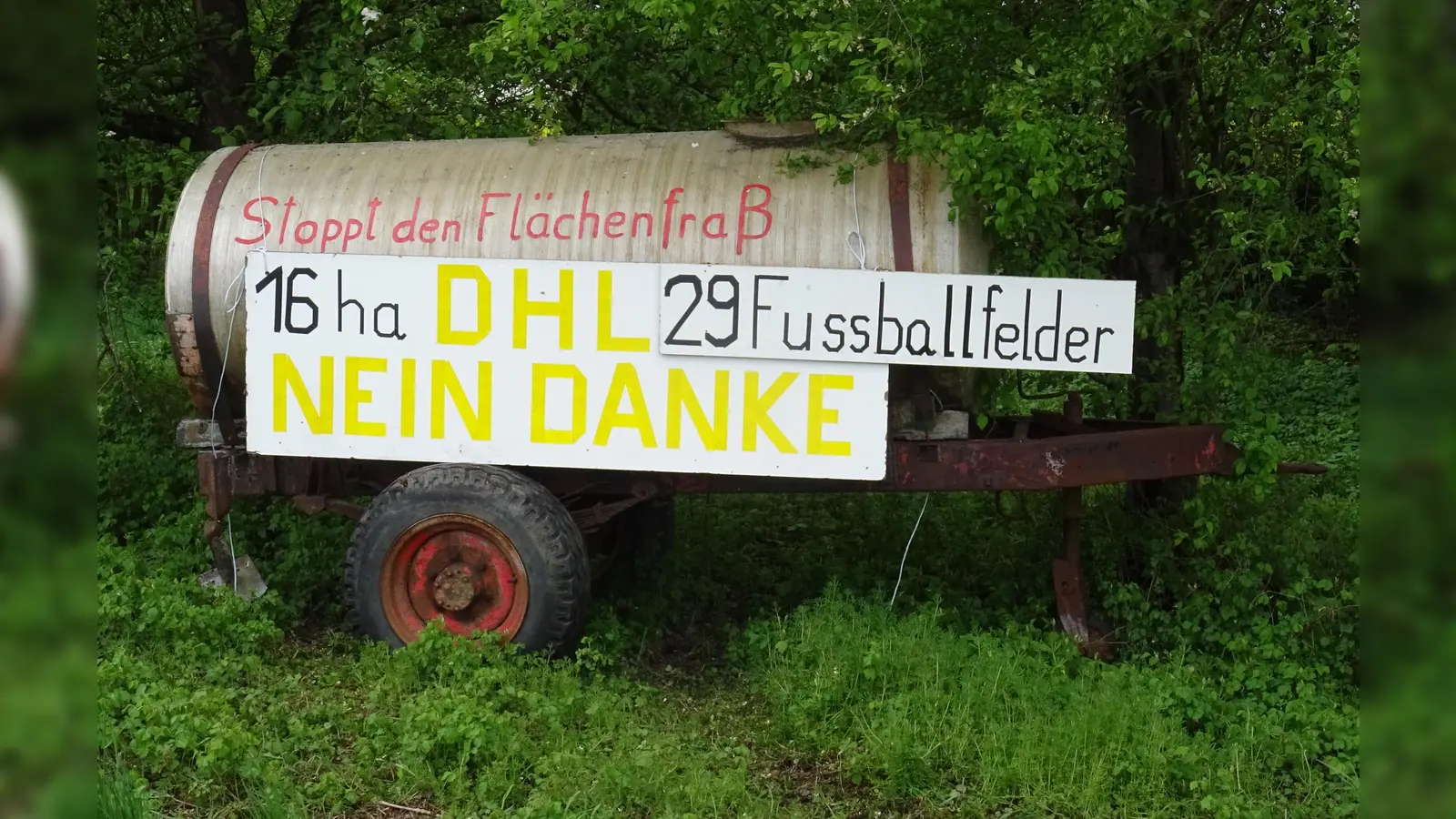 Scharfer Protest: Das angedachte Logistik-Zentrum von DHL stößt in Langenpreising nicht gerade auf viel Gegenliebe. In den Planungen ist die Rede von 13 Hektar, was etwa 18 Fußballfeldern entspricht. Auch nicht wenig. (Foto: kw)