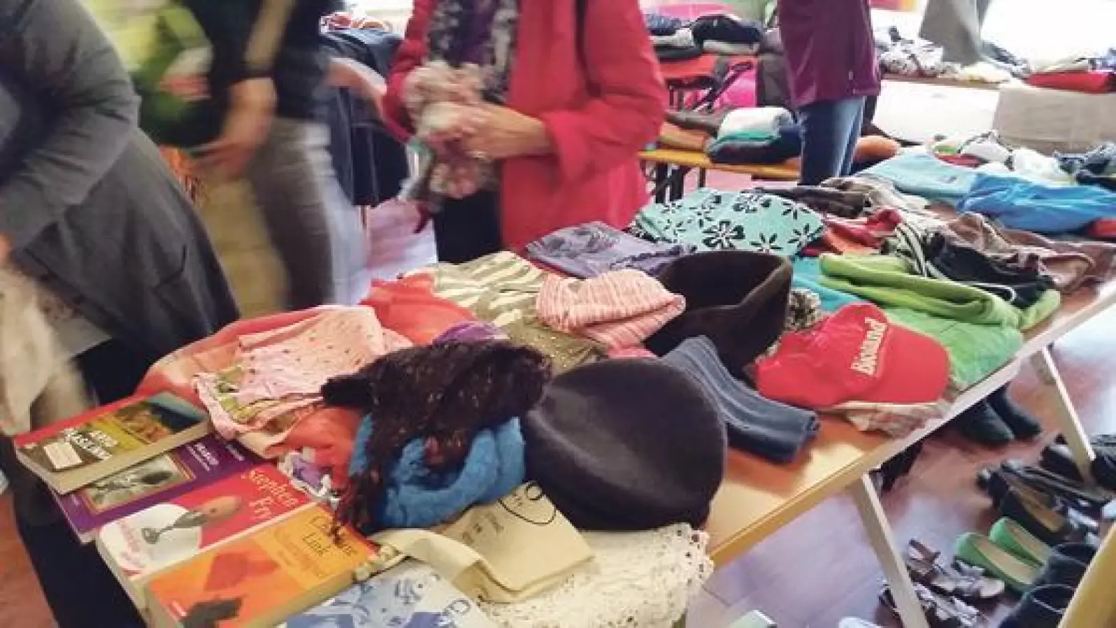 Warum für gut erhaltene Kleidung bezahlen? Bei der Kleidertauschparty geht alles ohne Geld.	 (Foto: VA)