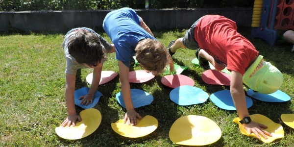 Der Spielbus hat jede Menge kostenlose Spiel-, Bewegungs- und Spaßangebote für Kinder im Gepäck. (Foto: Echo e.V.)