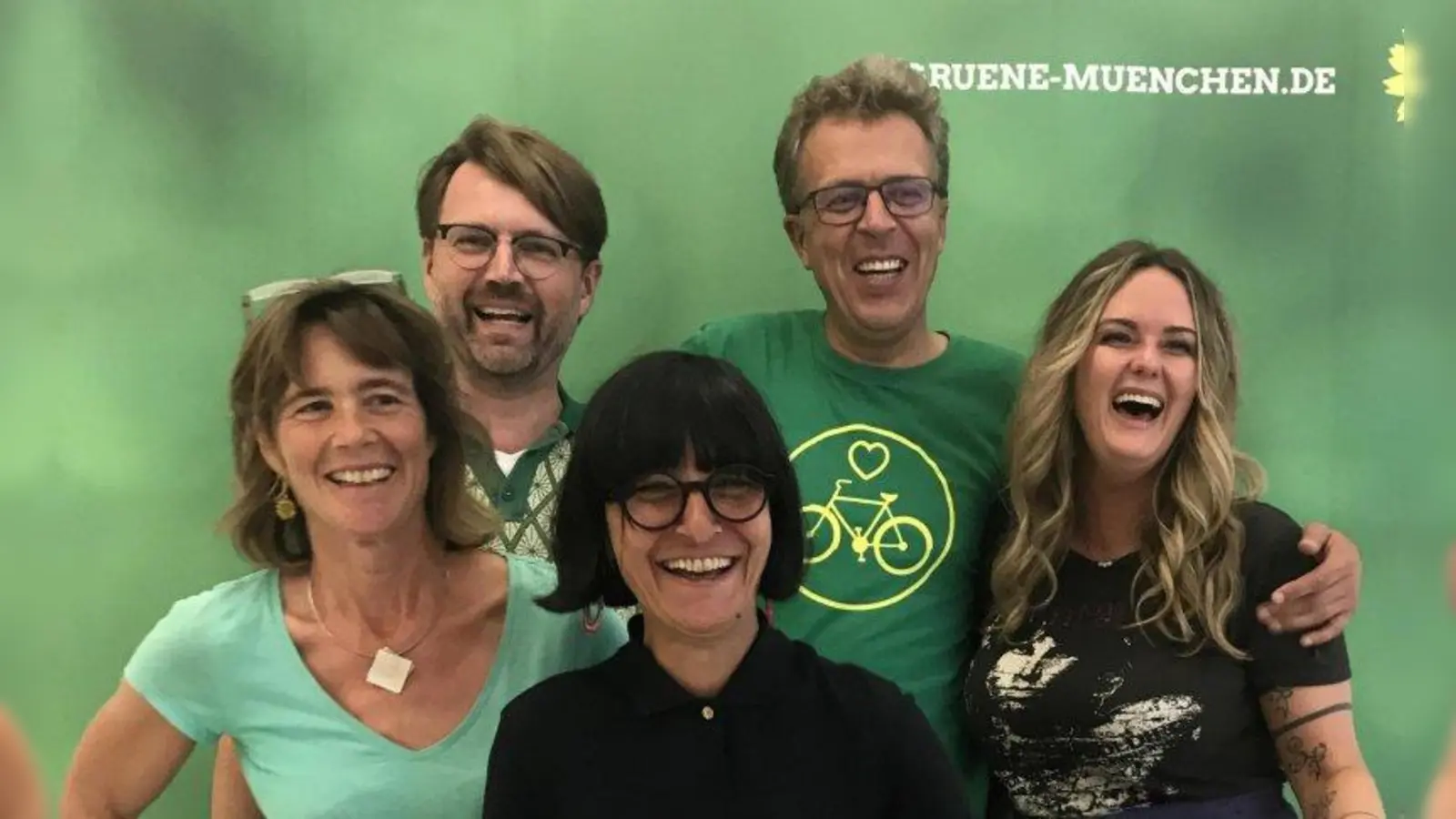 Für die Grünen ins Rennen! Das Team, das aus dem Westend und Laim für den Stadtrat kandidiert (von links): Sibylle Stöhr, Florian Kraus, Nimet Gökmenoglu, Christian Hartranft, Mona Fuchs. (Foto: Reinhard Gloggengiesser)