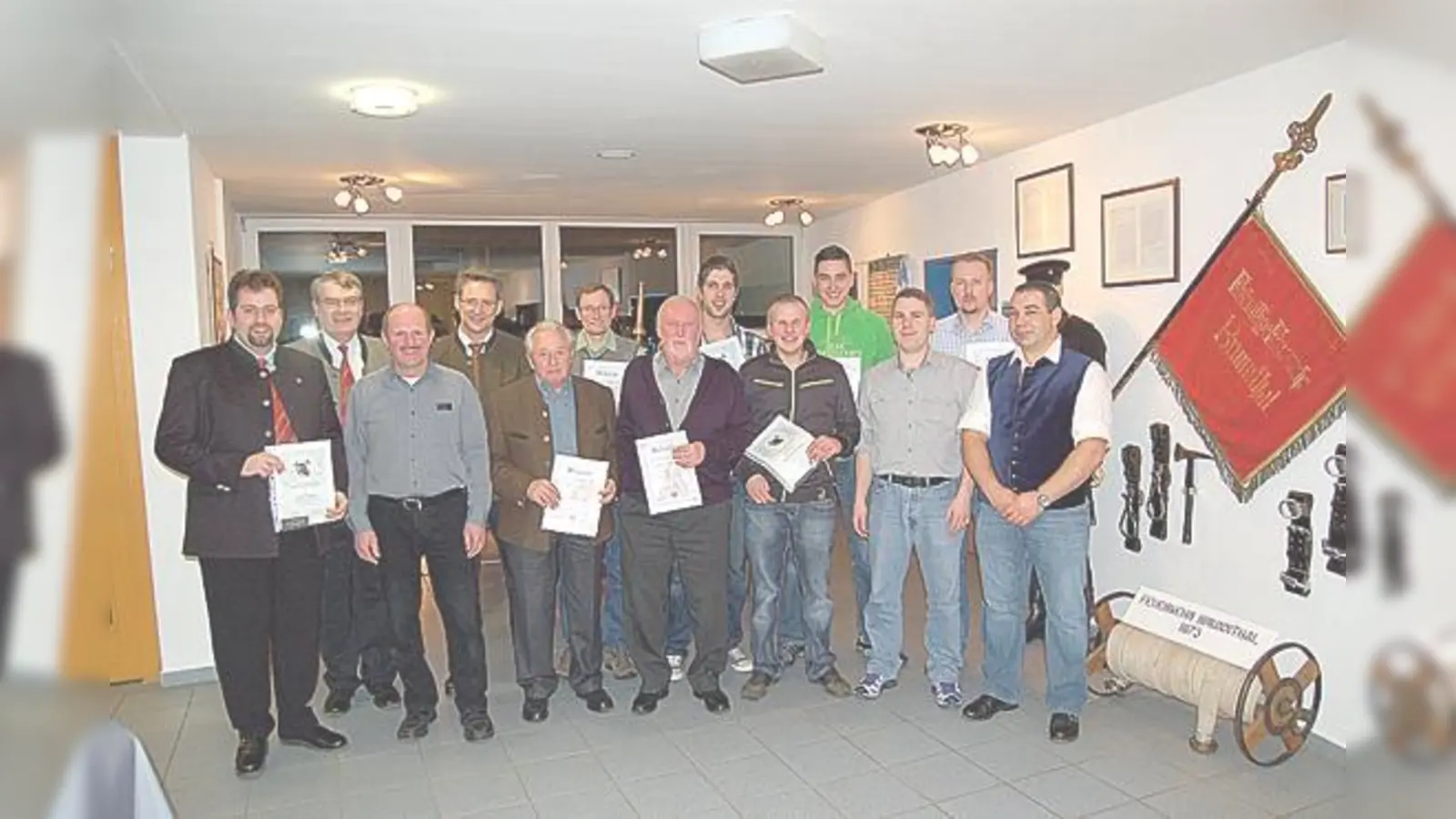 Befördert, geehrt, gefeiert: Das war das Motto bei der Versammlung der Brunnthaler Wehr.	 (Foto: Verein)