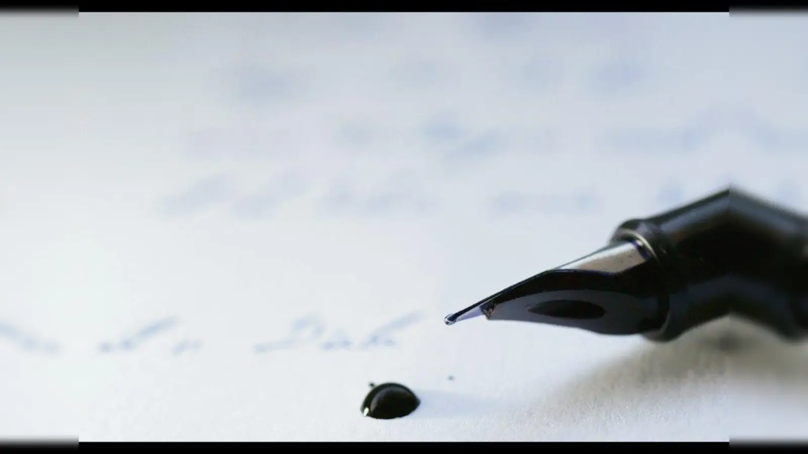 Eine Trauerkarte zu schreiben, ist keine leichte Aufgabe. Wichtig ist, dass die Worte von Herzen kommen. (Foto: wandersmann/pixelio)