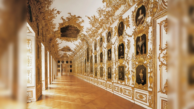Die prunkvollen Räume der Residenz, hier die Ahnengalerie, dienten nicht zuletzt der Demonstration von Macht.  (Foto: © Bayerische Schlösserverwaltung, Toni Schneider)