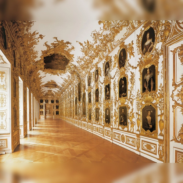Die prunkvollen Räume der Residenz, hier die Ahnengalerie, dienten nicht zuletzt der Demonstration von Macht.  (Foto: © Bayerische Schlösserverwaltung, Toni Schneider)