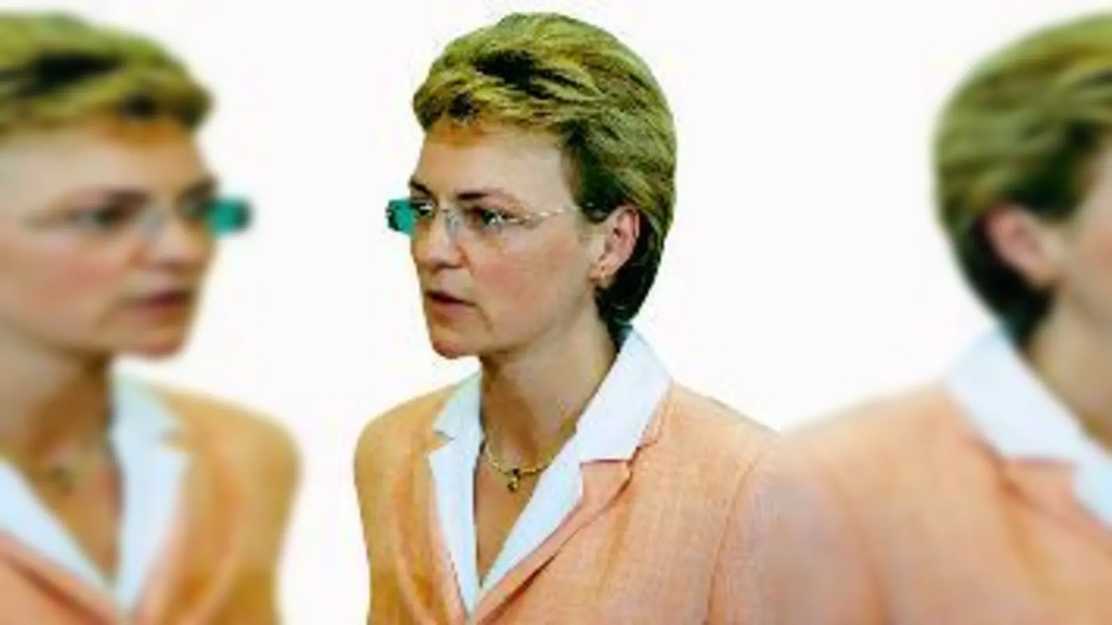 Gesteht Überschneidungen zwischen ministerieller Arbeit und CSU-Aufgaben ein: Bayerns Kultusministerin Monika Hohlmeier (CSU).	 (Foto: mh)