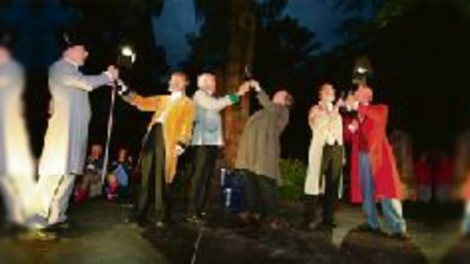 Historische Persönlichkeiten der Münchner Geschichte lebten im Alten Südfriedhof wieder auf.   (Foto: VA)