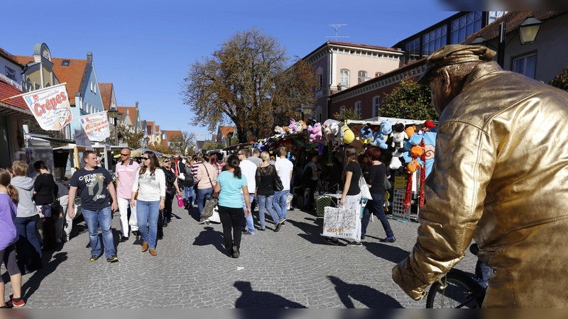 Im Marktkalender der fahrenden Händler hat sich das Altstadtfest in Erding, wie übrigens auch vergleichbare Veranstaltungen dieser Art, einen festen Platz erobert. (Foto: kw)