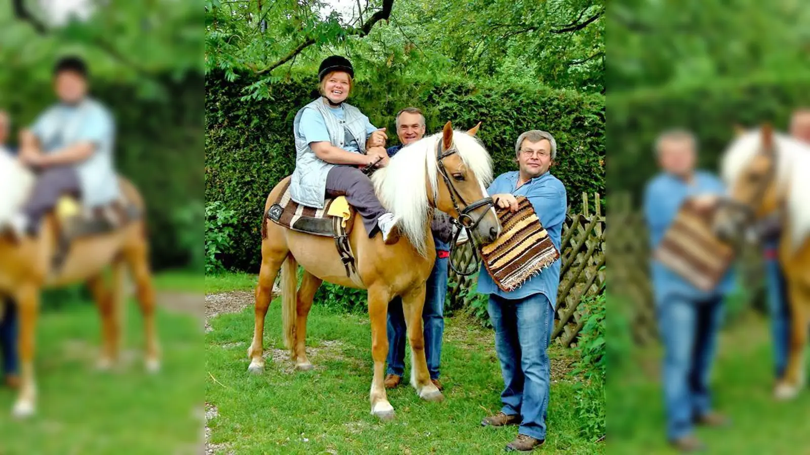 Ein Bild aus glücklichen Tagen: Paul Krächan (r.) mit einem seiner Schützlinge beim Therapeutischen Reiten auf seinem Gestüt.	 (Foto: VA)