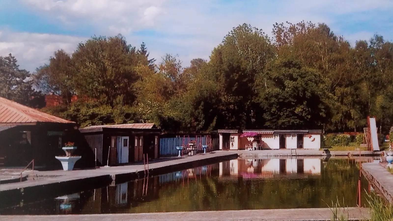 So sah das Further Bad vor seiner Renovierung aus. Heute ist es ein modernes Familienbad, das für alle Generationen etwas zu bieten hat.  (Foto: VA)