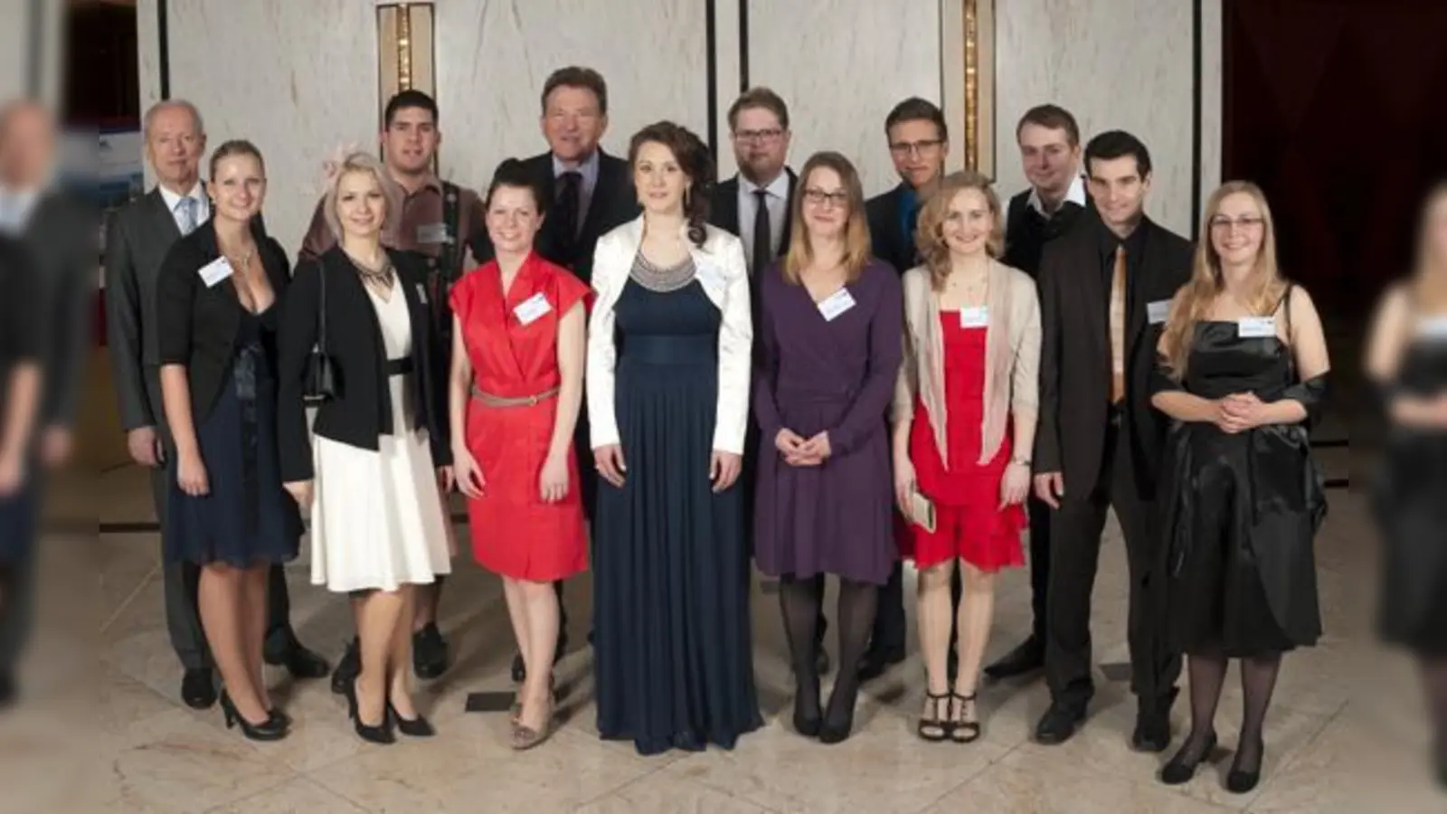 Die besten Auszubildenden Deutschlands in ihren Berufen: Sechs erfolgreiche Teilnehmer der IHK-Abschlussprüfungen Winter 2013/14 und Sommer 2014, die bei Münchner Unternehmen ihre Ausbildungen absolviert haben.  (Foto: Meindl/IHK)