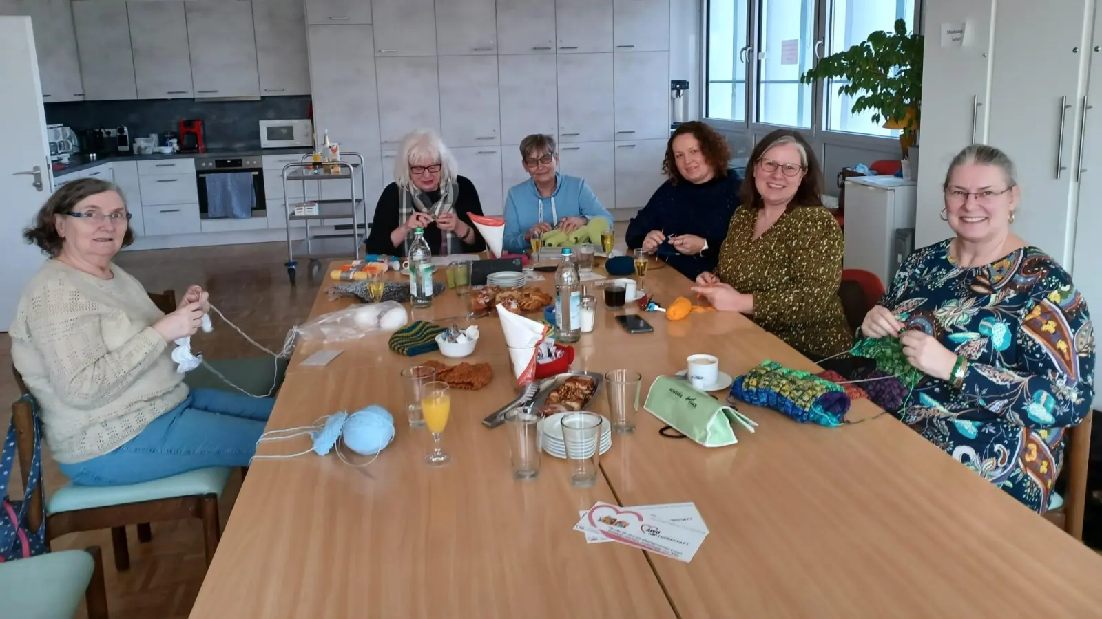 Gesellige Handwerkskunst: Die AWO-Wollwerkstatt findet ab sofort jeden Mittwoch statt (Schulferien ausgenommen).  (Foto: AWO Germering)