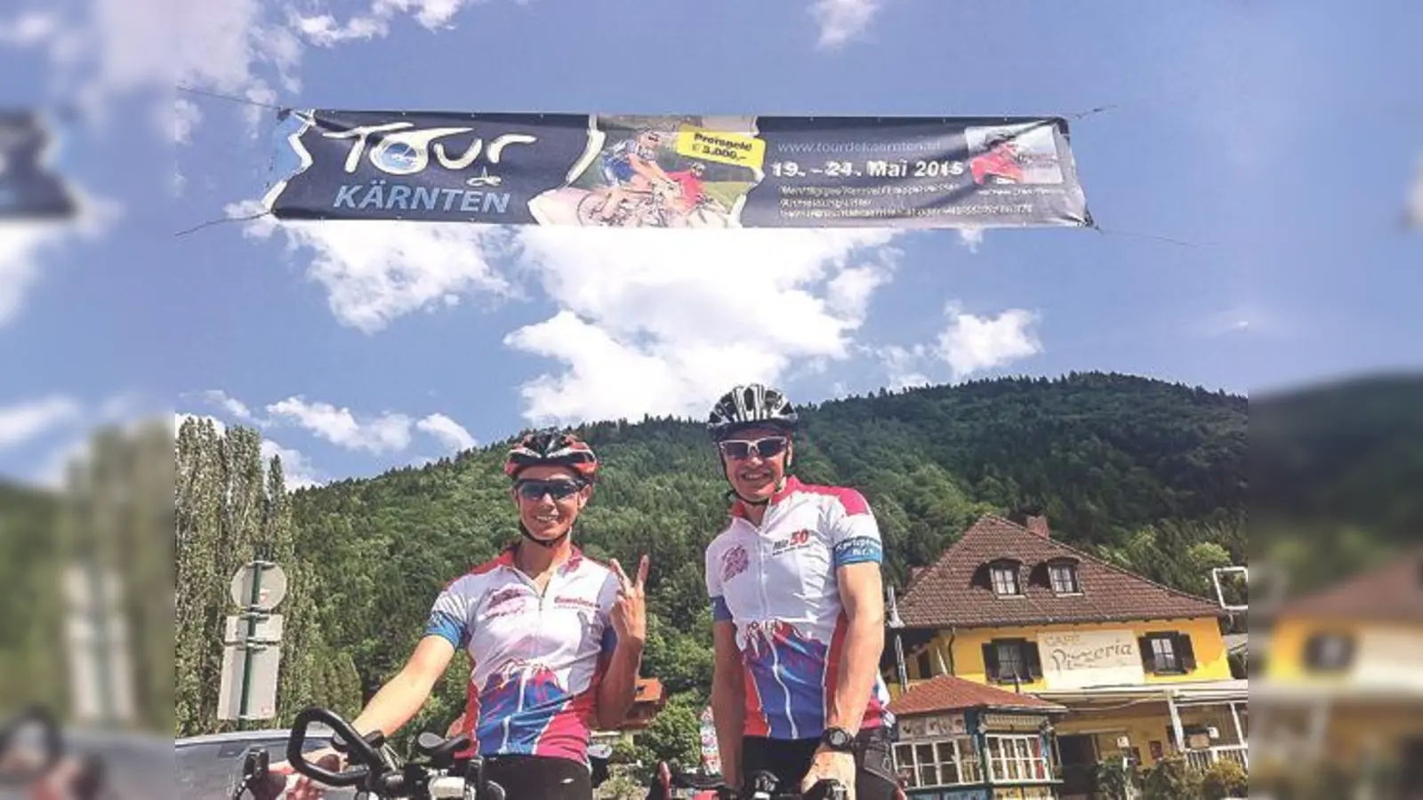 Zwei Fahrer des Teams Sauhaufen bei der Tour de Kärnten im Mai: alles andere als ein gemütlicher Radl-Ausflug. Hat aber anscheinend trotzdem Spaß gemacht.	 (Foto: Team)