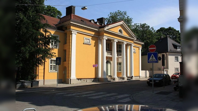 Standesamt in der Mandlstraße soll barrierefrei mit einem Außenlift werden. (Foto: Wikipedia/ThomasRi)