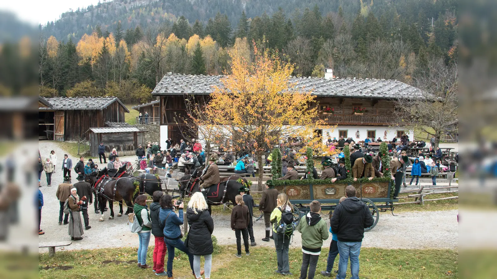 Buntes Treiben im Museumsdorf. (Foto: Markus Wasmeier)