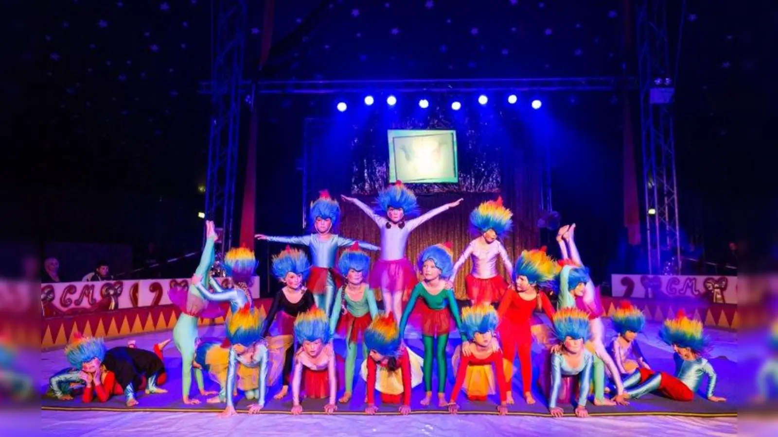 Junge Zirkuskünstler: Jede Workshop-Woche endet mit einer großen Show im Galazelt, bei der die Kids den Eltern und Verwandten ihre neu erworbenen Künste präsentieren. (Foto: Felikss Francer)