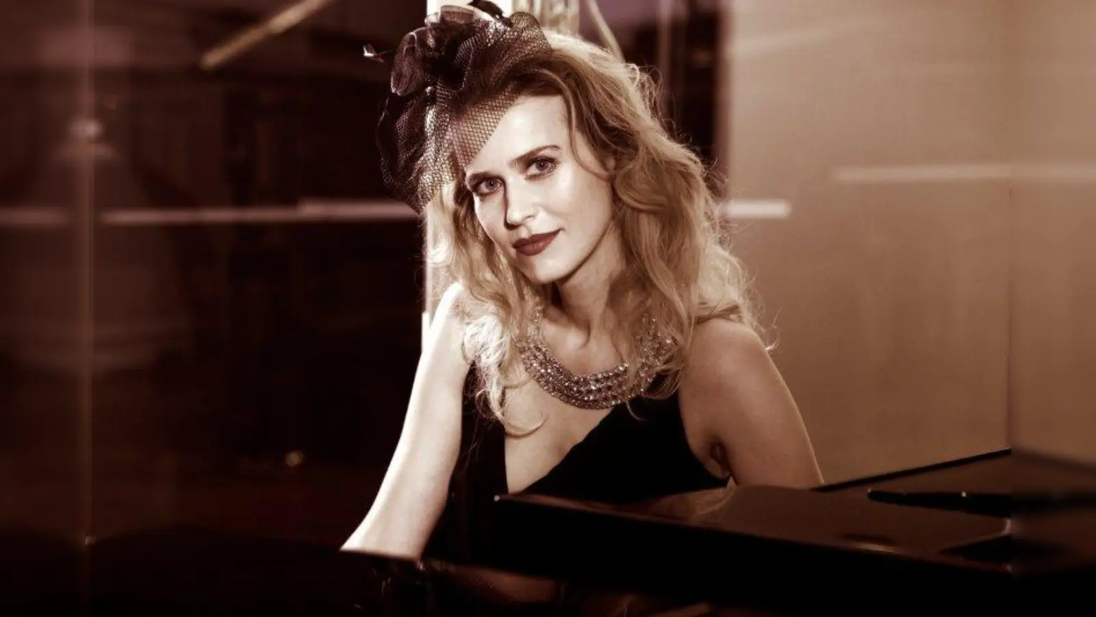 Die Pianistin Anna Sutyagina stellt an vier Abenden die Top 50 klassischen Werke für Klavier geordnet nach Epochen und mit Hintergrundinformationen zu den Stücken vor. (Foto: Anna Sutyagina)