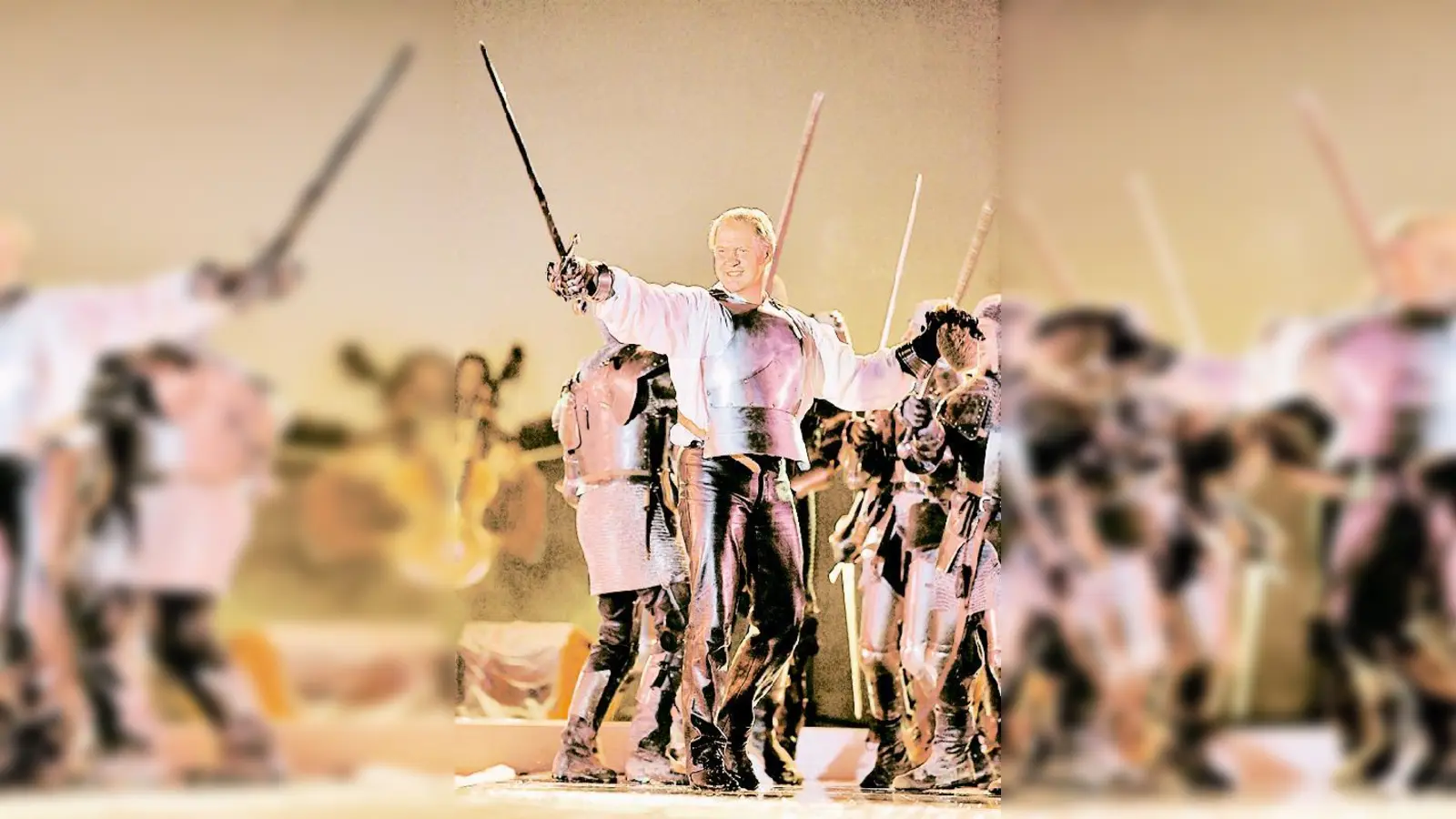 Johnny Logan als König Artus, ein Sagenheld ohne Fehl und Tadel!	 (Foto: VA)