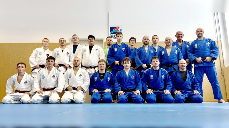 Hier präsentiert sich das Bundesligateam Grafing am zweiten Tag des Lehrgangs zur Vorbereitung auf die kommende Saison.  (Foto: KSV Bad Aibling e. V.)