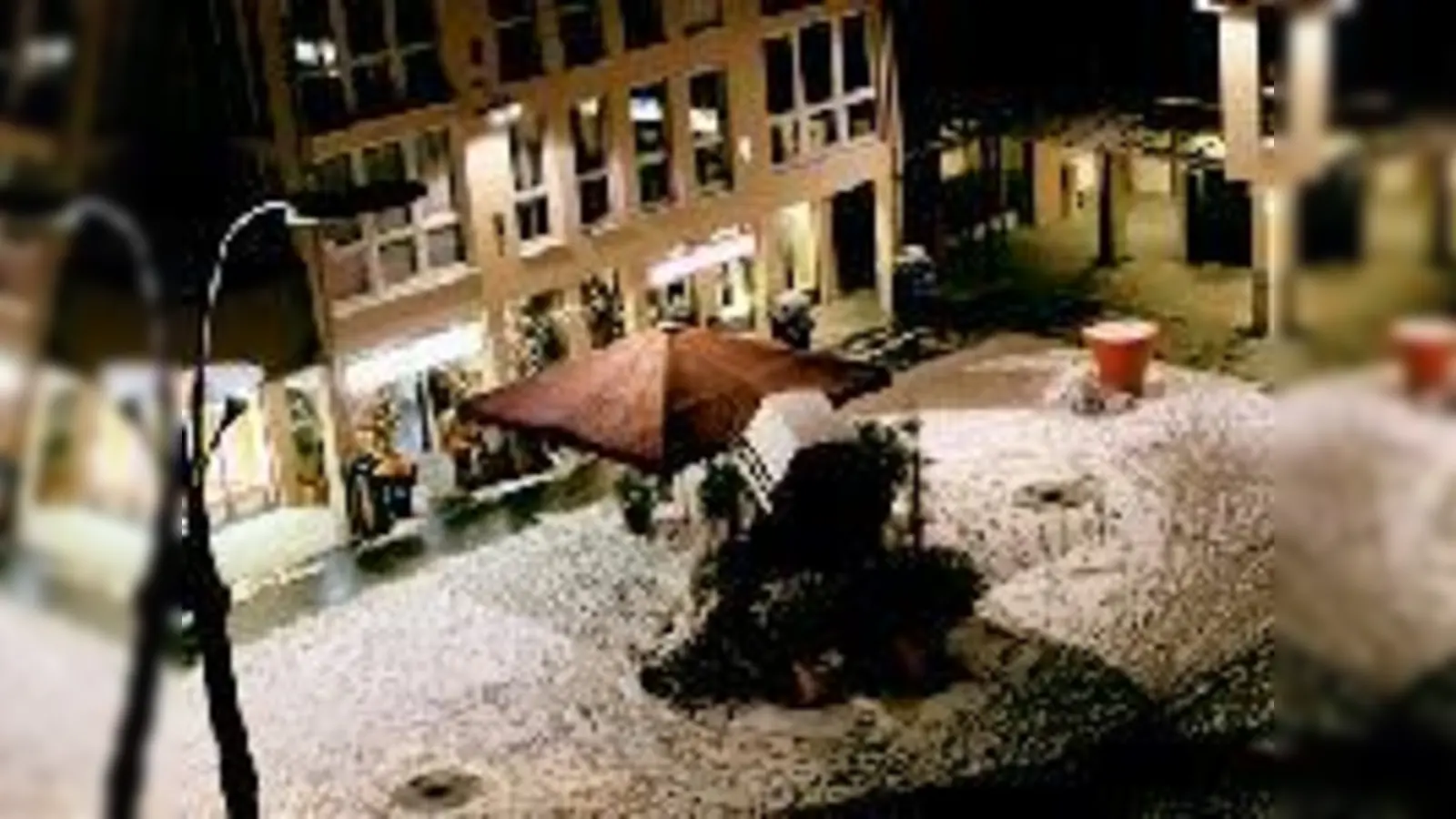 Die ersten Stände sind bereits aufgebaut, am Wochenende füllt sich der Platz mit Leben.  (Foto: Ederer)