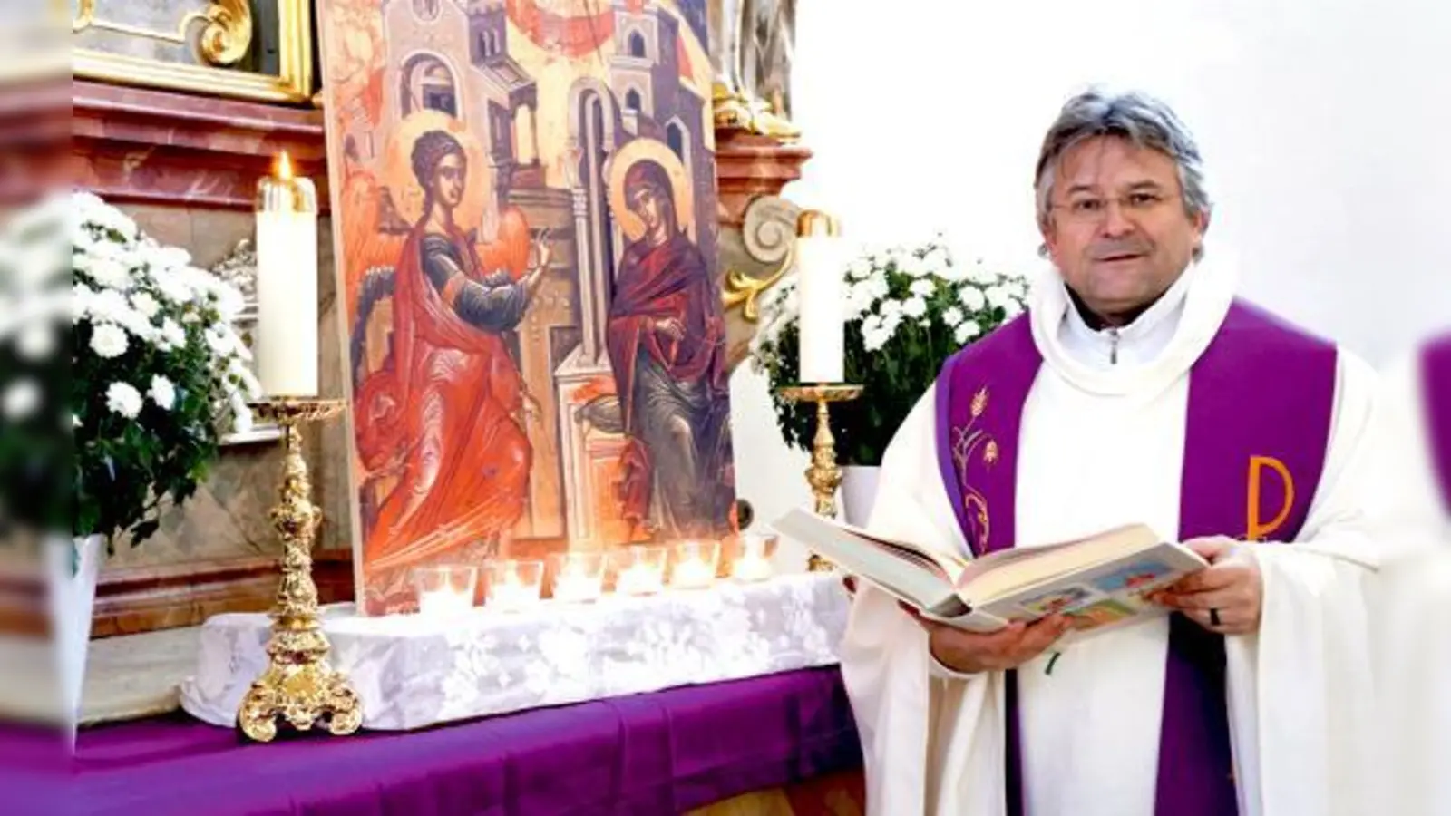 Pfarrer Christoph Nobs, hier in der Hohenbrunner Kirche St. Stephanus, interpretiert für uns die Weihnachtsgeschichte sehr modern.	 (Foto: hw)