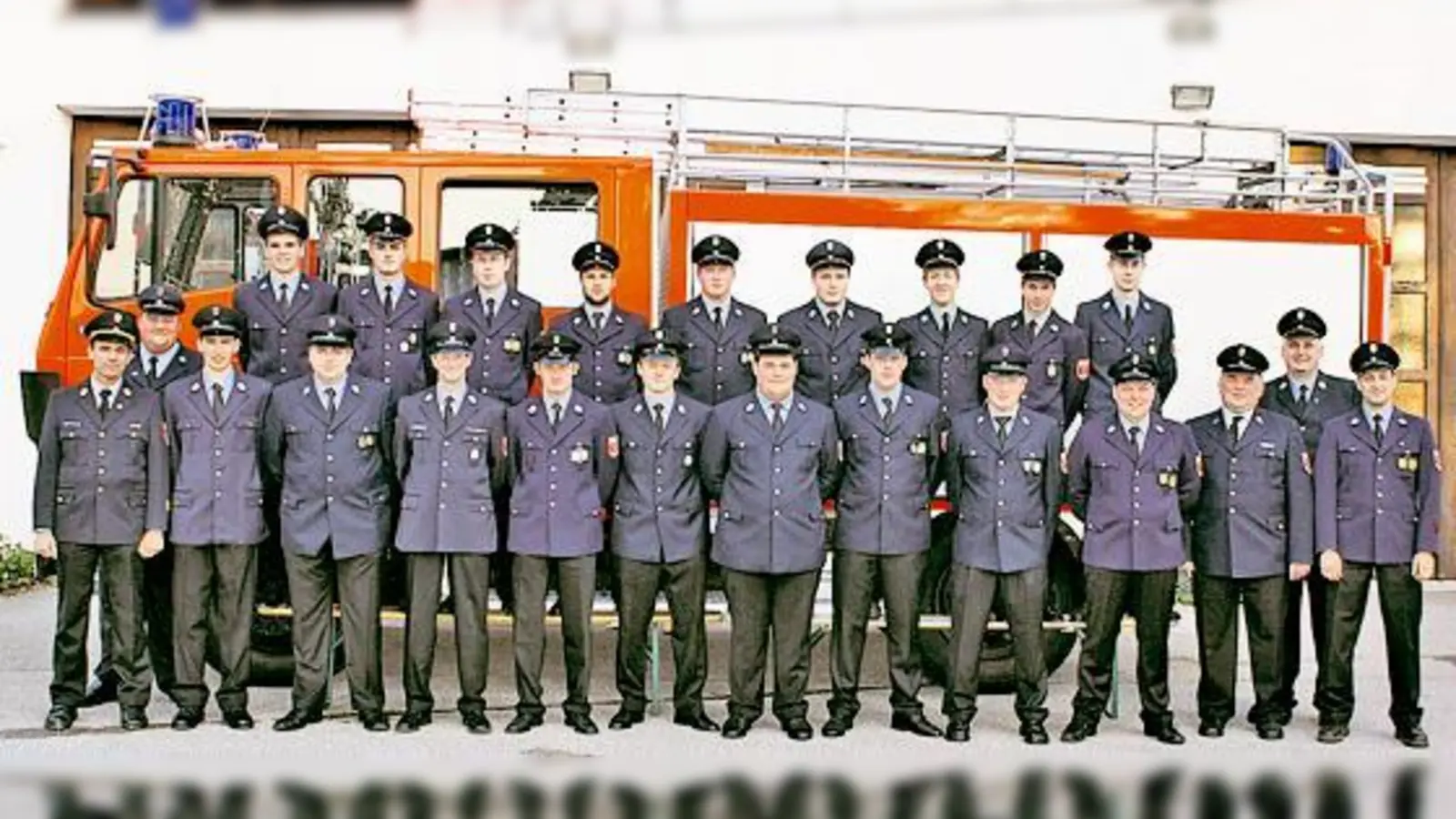 Das Bild zeigt (v.l.): KBI Helmut Schmid und Schiedsrichter Florian Ferdinand sowie (v.r.) Ausbilder Michael Schmied sowie die Schiedsrichter Josef Göring und Bernhard Kuffner.	 (Foto: FFEching)