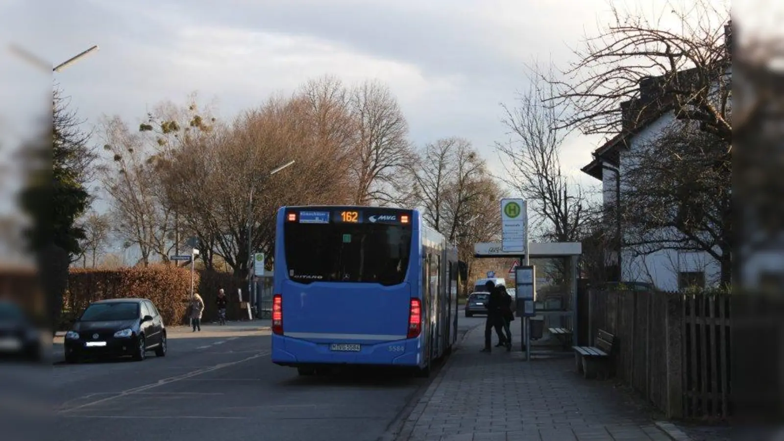 Die Bushaltestelle „Manzostraße” soll barrierefrei ausgebaut werden. (Foto: sb)