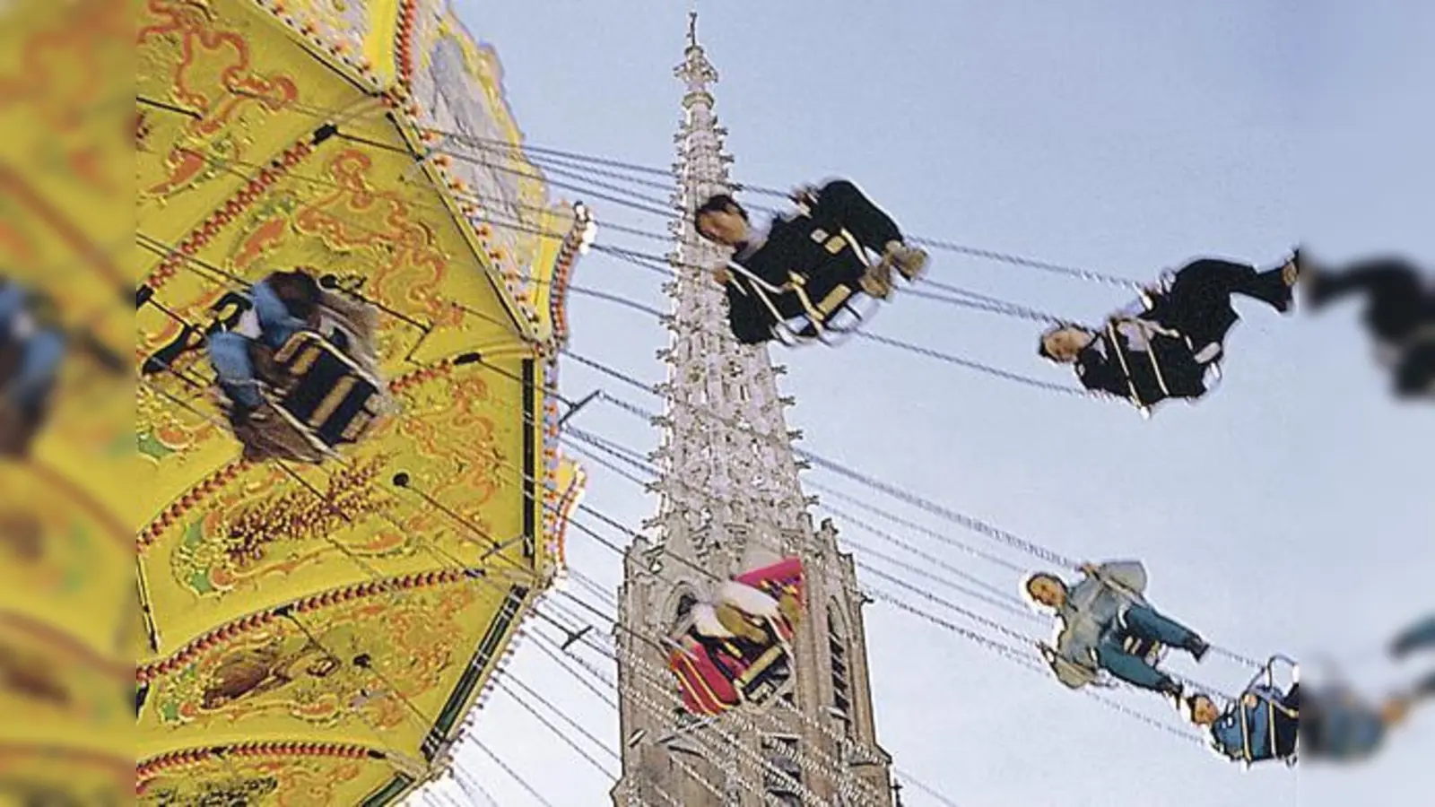 Familienfreundliche Volksfestgaudi: Der Schaustellerteil auf der Auer Dult ist mit Fahrgeschäften und Kinderkarussells überschaubar und kindgerecht.  (Foto: Archiv)