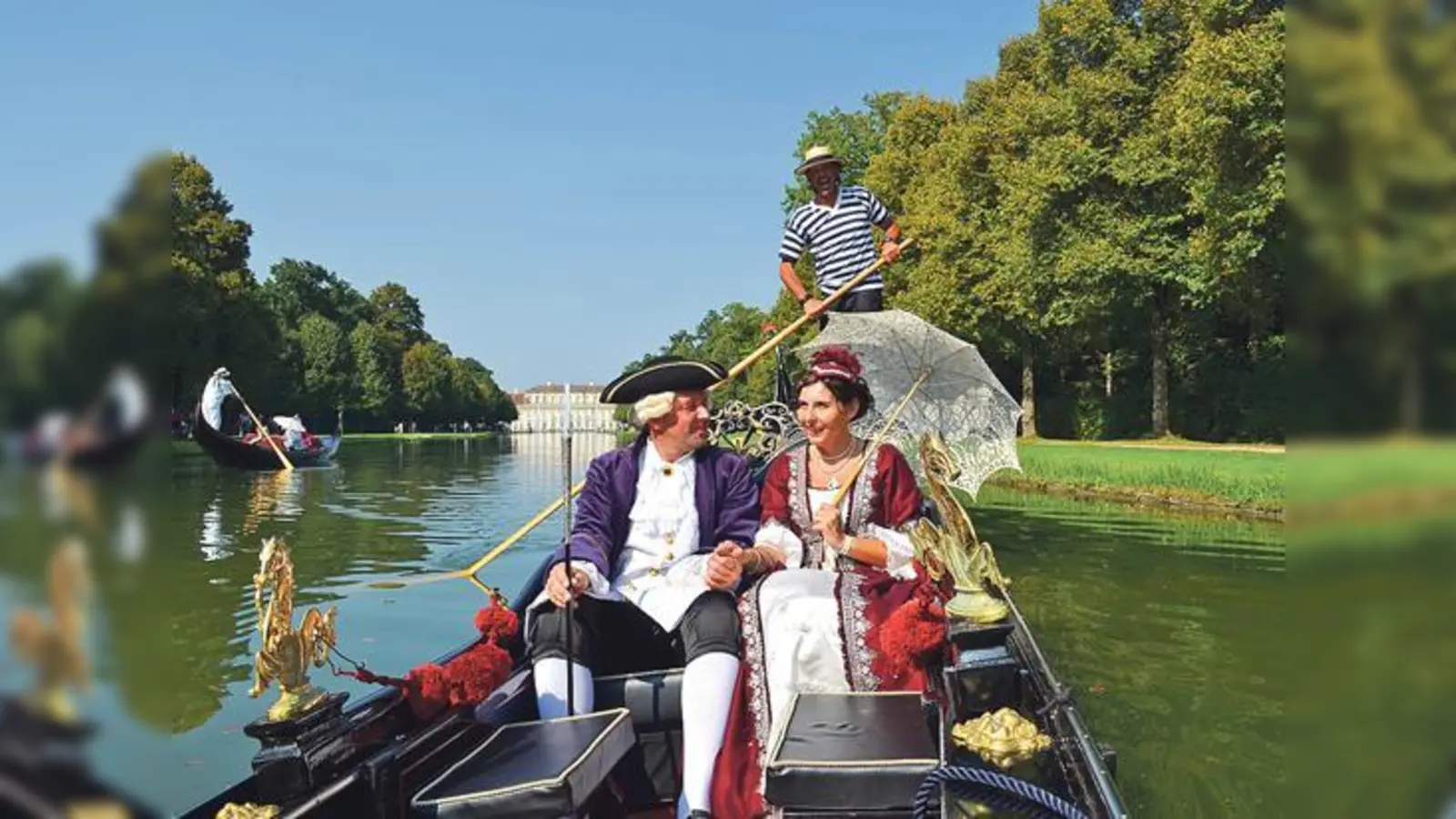 Mit der Gondel durch die Kanäle Schleißheims fahren.  (Foto: VA)