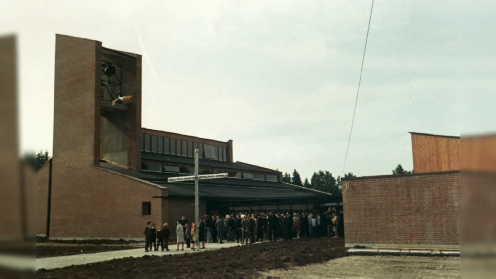 1969 wurde die Pfarrkirche St. Bruder Klaus feierlich eingeweiht. Das 50-jährige Jubiläum wird am 1. Juni gefeiert. (Foto: VA)