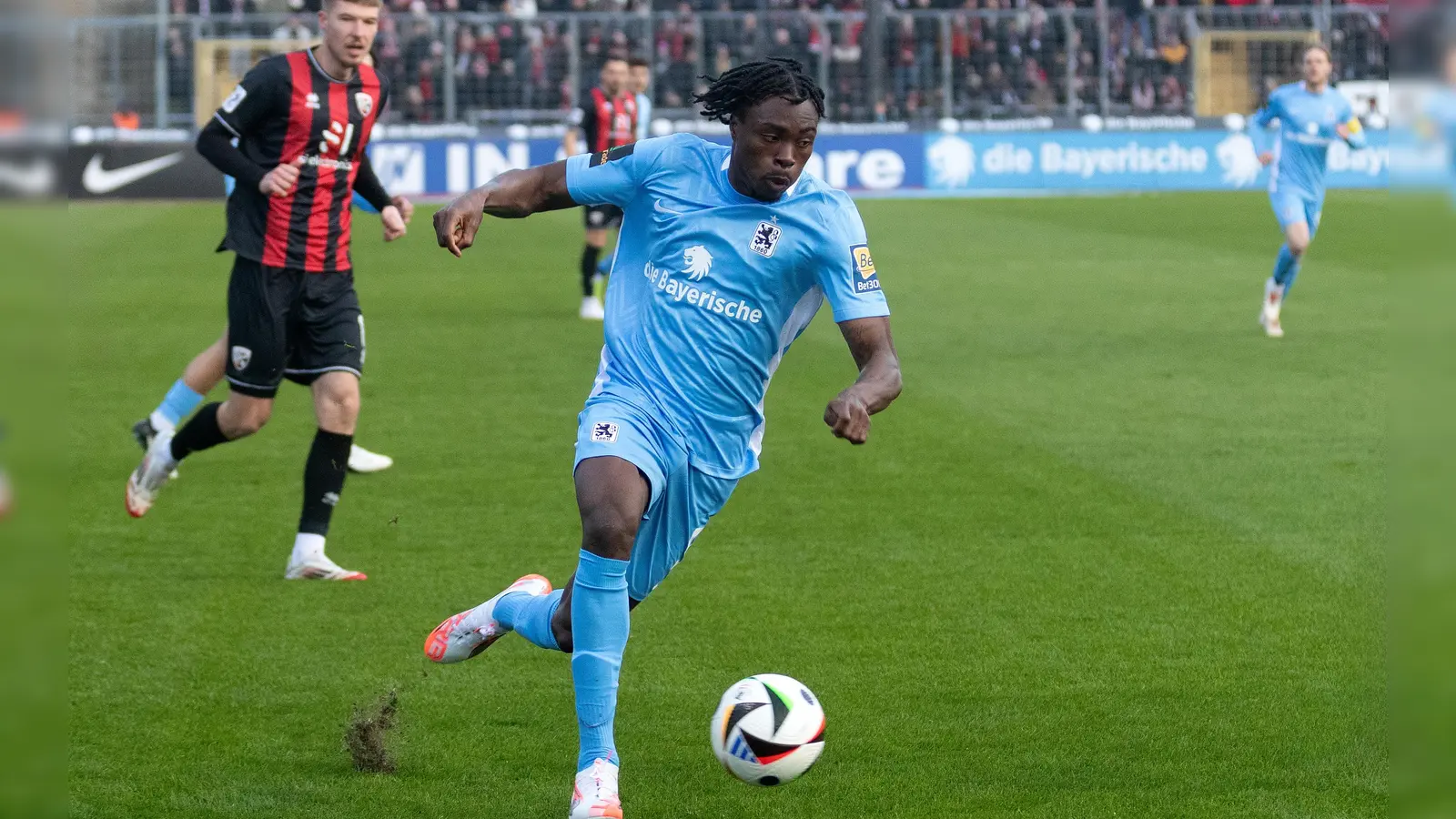 Beschwingte Premiere: Dickson Abiama. (Foto: Anne Wild)