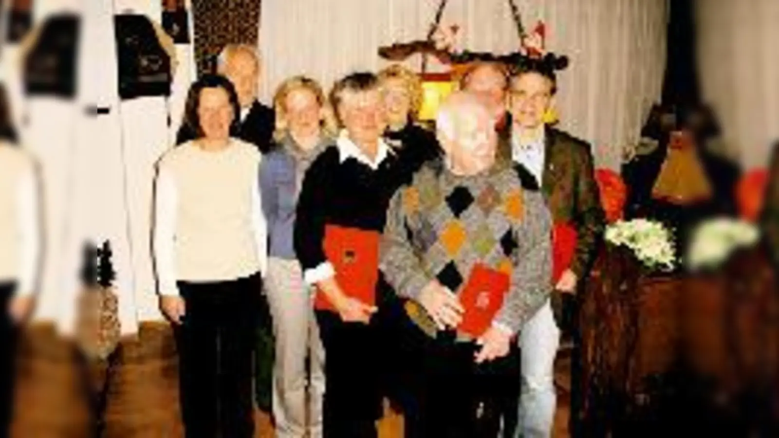 Heinz Lichtenberger (3.v.r.) und sein Sohn Stefan (rechts) wurden beide für 25 Jahre Mitgliedschaft in der SPD geehrt.  (Foto: SPD)