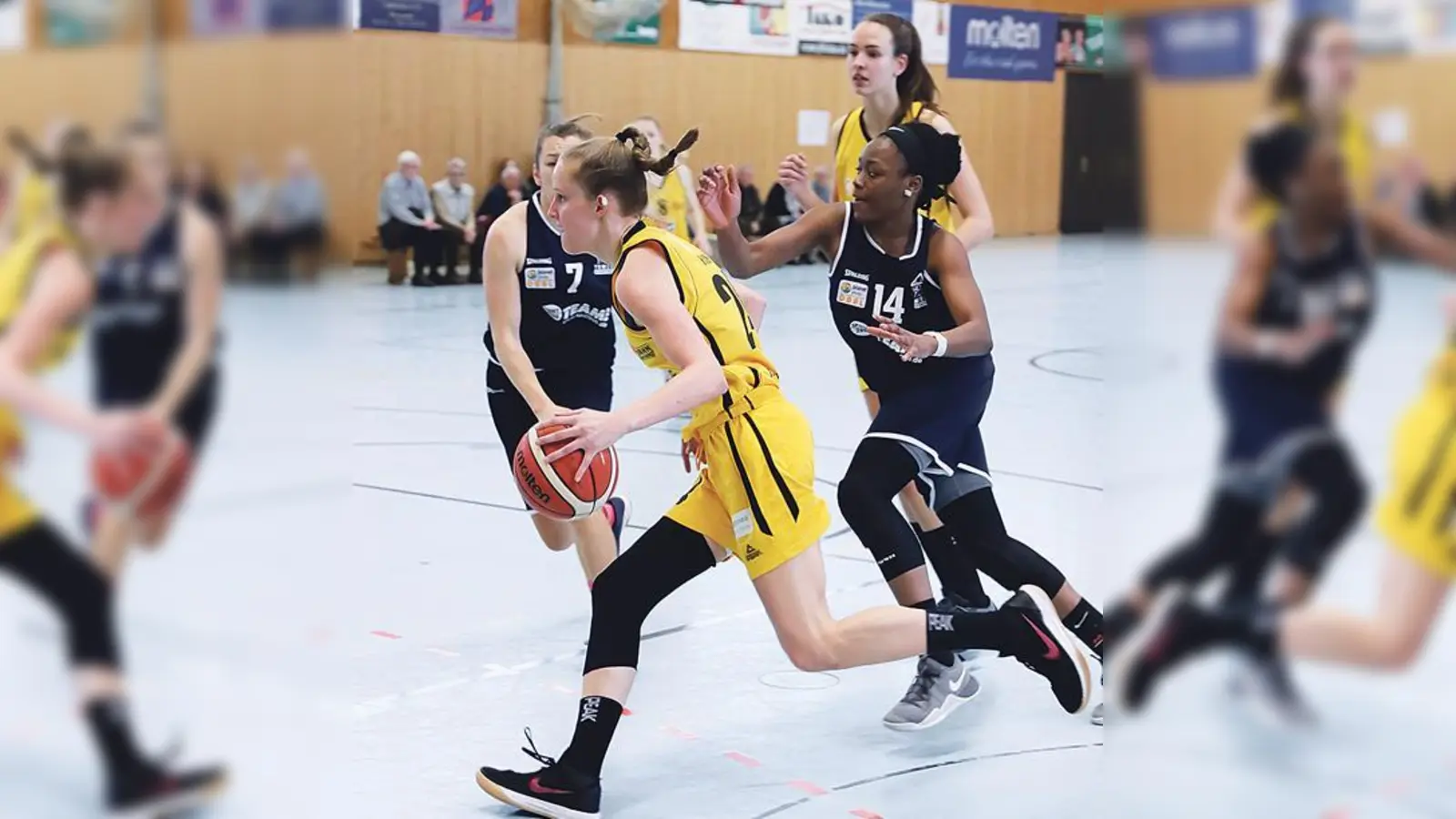 Leonie Fiebich benötigt am 31. März auf dem Weg zum Korb wieder viele anfeuernde Fans. 	 (Foto: Wolfgang Eberle)