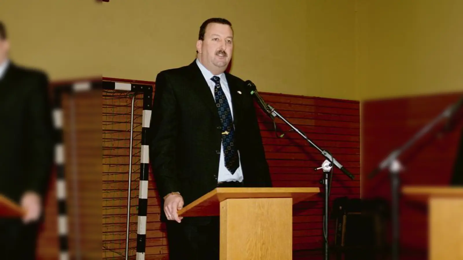 Der Leiter der Polizeiinspektion 21 (Au), Peter Sondermeier, referierte bei der Bürgerversammlung in Haidhausen über die Sicherheitslage im  (Stadtbezirk.F.: ak)