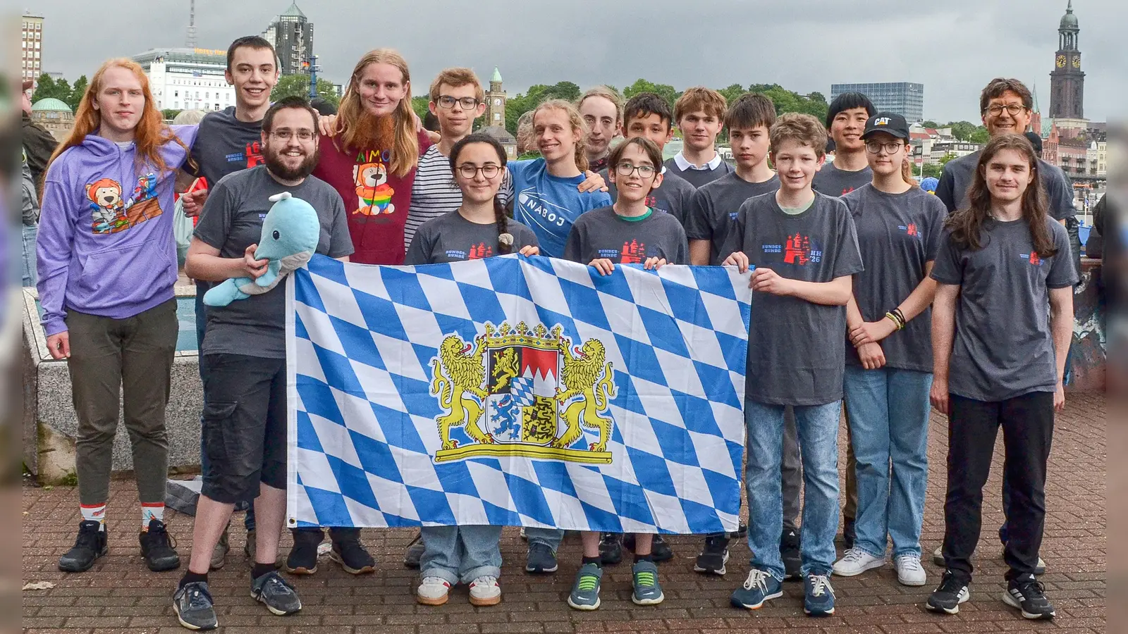 Die bayerischen Mathe-Asse in Hamburg. Unter ihnen Xing Liu (1. Preis) aus Erding (Vierter von rechts). (Foto: Hendrik Kretschmer)