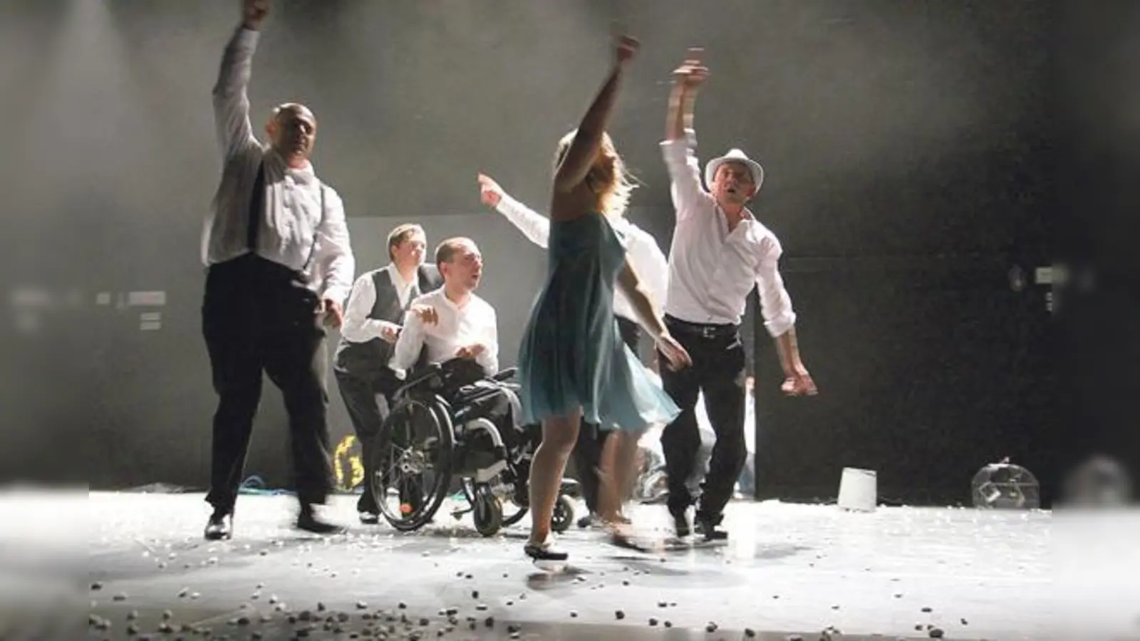 Das Teatro La Ribalta aus Bozen zeigt am 19. März, »Personaggi«, ein Tanztheater frei nach Luigi Pirandellos »Sechs Personen suchen einen Autor«. 	 (Foto: Erika Raffeiner)