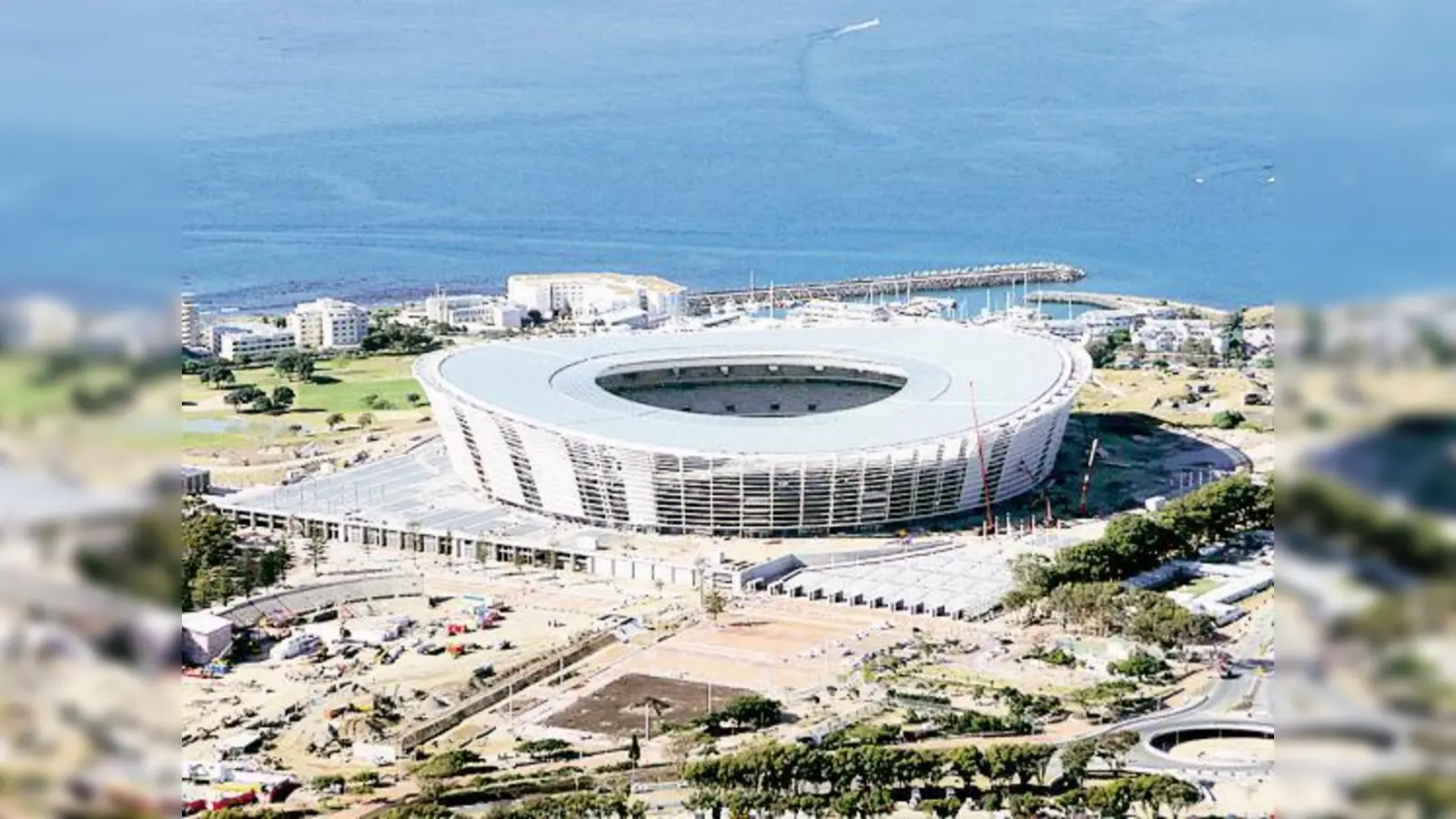 Das Stadion in Kapstadt, ein Anblick, den man die nächsten Wochen noch oft haben wird. 	 (Foto: Privat)