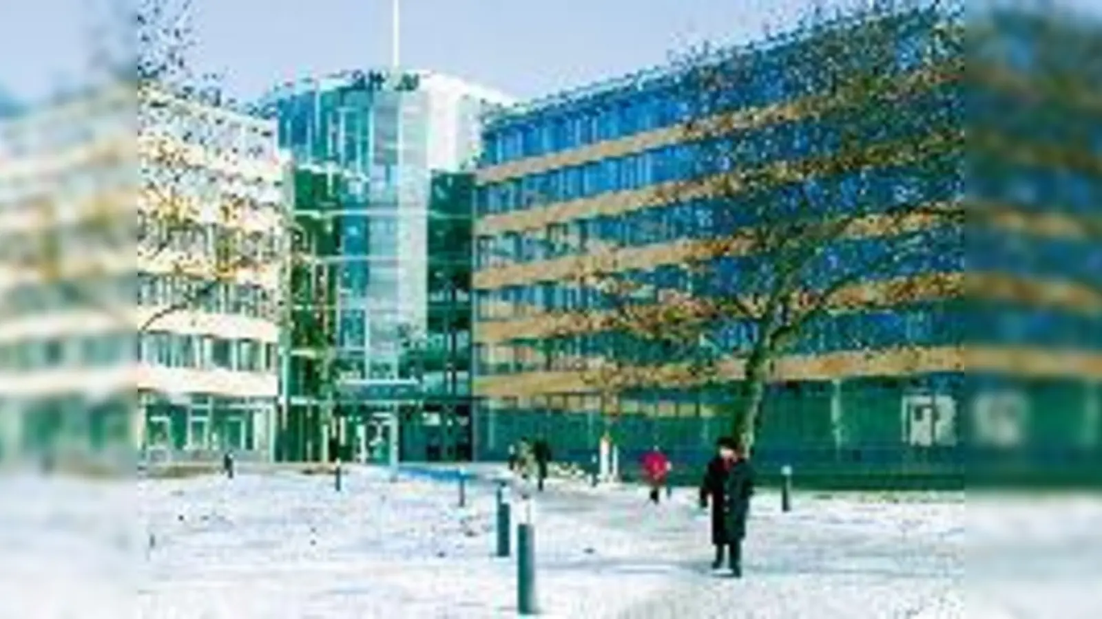 In den letzten zwölf Monaten hat sich viel getan in Moosach  unter anderem wurden das Sozialbürgerhaus und die neue Stadtwerkezentrale eröffnet.	 (Fotos: Archiv)